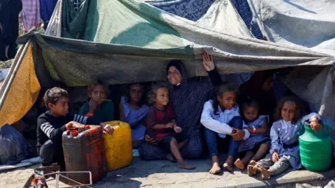 Devastating Crisis within Gaza City as Israeli Tanks Continue Operations