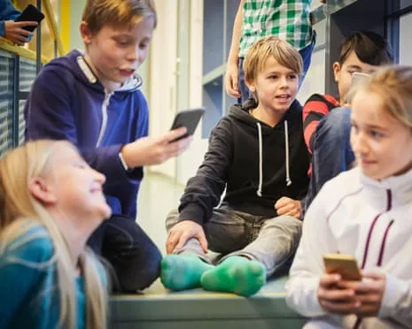 The Scandinavian nation to Implement Nationwide Cellphone Ban in Classrooms