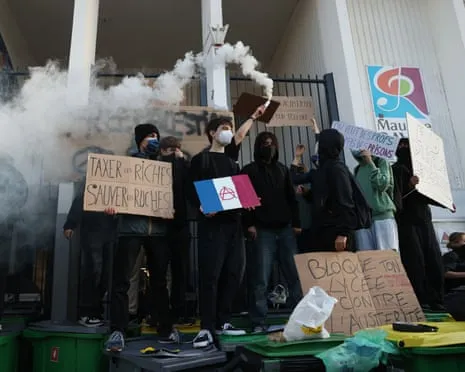 New France's PM Faces Mounting Scrutiny as Countrywide Protests Disrupt Schools and Transportation
